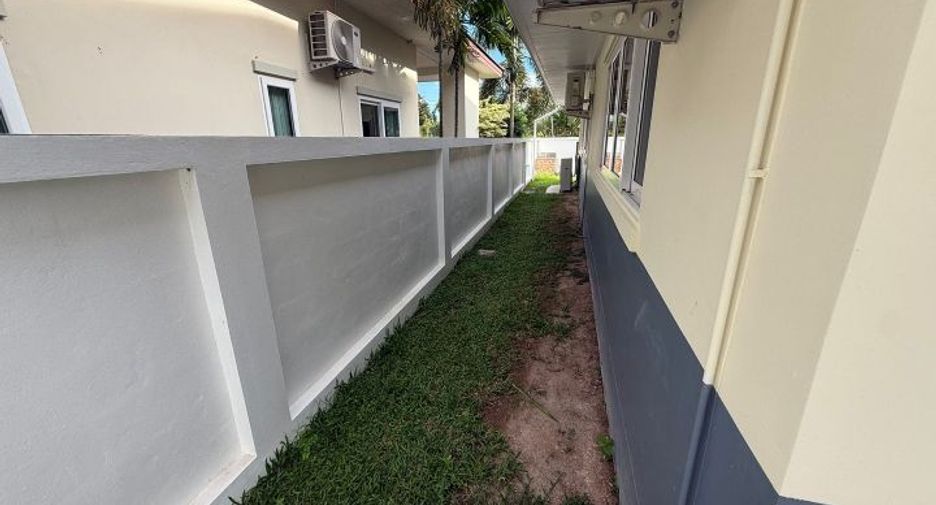 For sale 4 bedrooms villa in Huay Yai, Pattaya