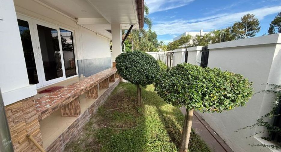 For sale 4 bedrooms villa in Huay Yai, Pattaya