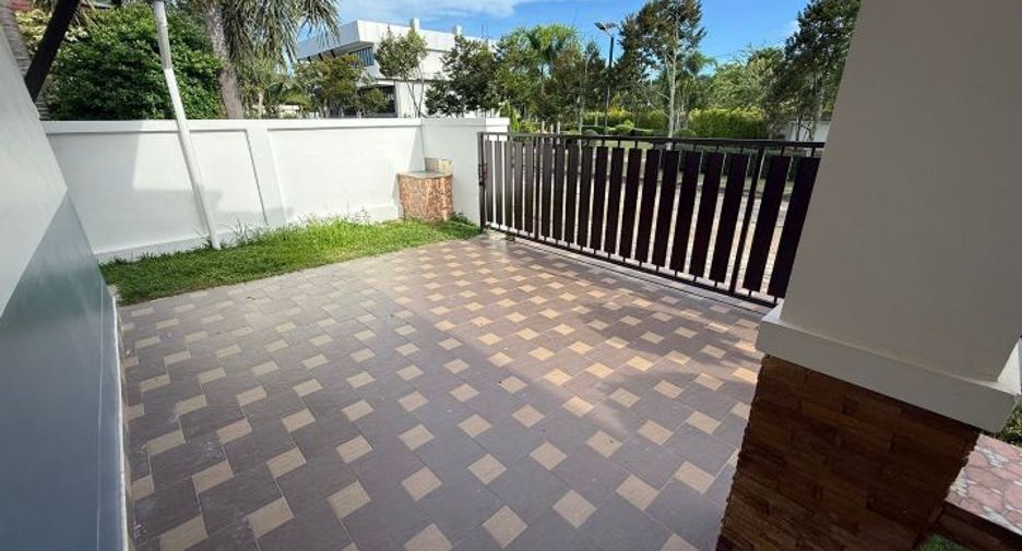 For sale 4 bedrooms villa in Huay Yai, Pattaya