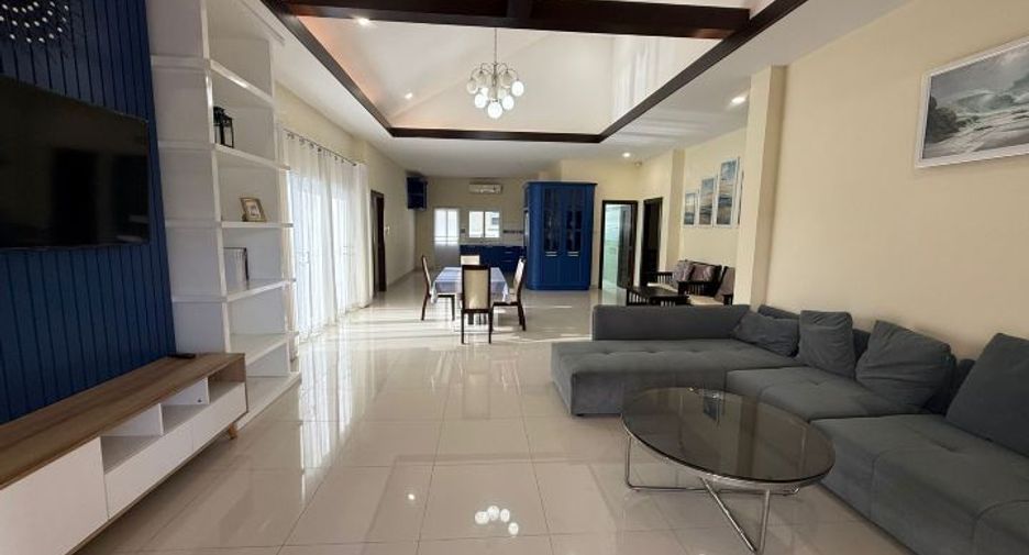 For sale 4 bedrooms villa in Huay Yai, Pattaya