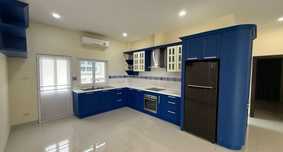 For sale 4 bedrooms villa in Huay Yai, Pattaya