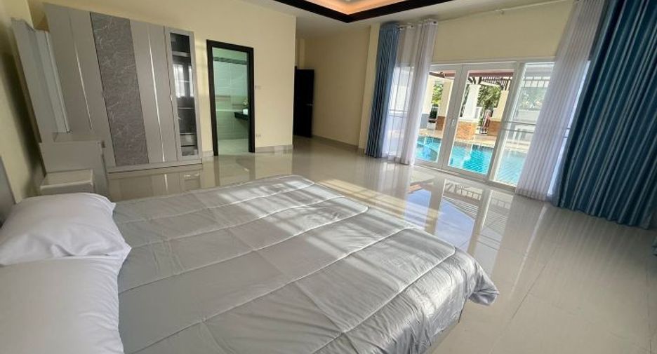 For sale 4 bedrooms villa in Huay Yai, Pattaya