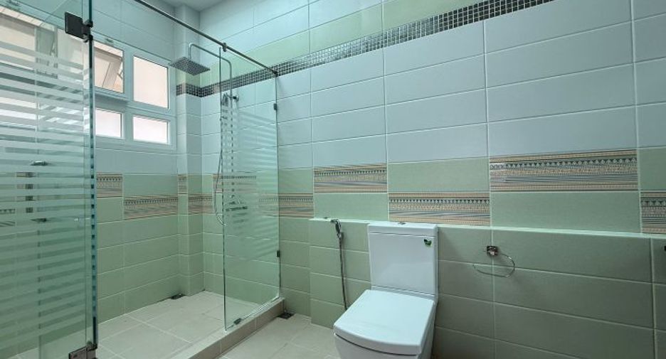 For sale 4 bedrooms villa in Huay Yai, Pattaya