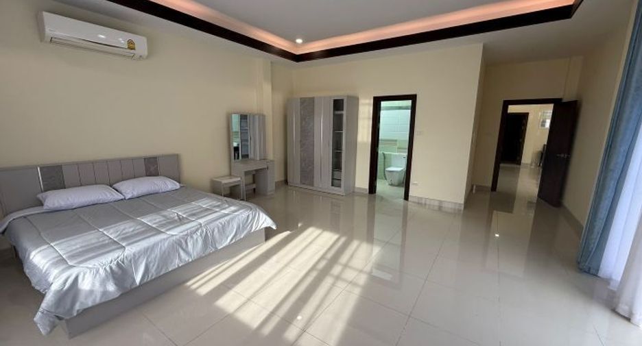 For sale 4 bedrooms villa in Huay Yai, Pattaya