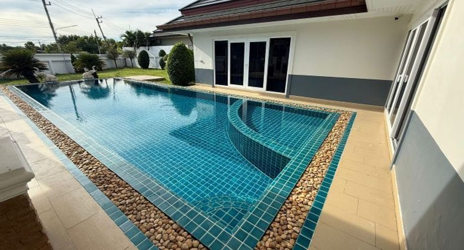 For sale 4 bedrooms villa in Huay Yai, Pattaya