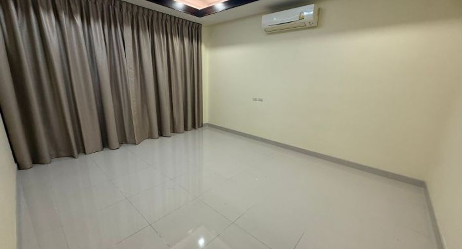 For sale 4 bedrooms villa in Huay Yai, Pattaya