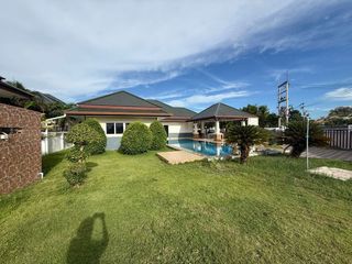 Villa zum Kauf mit 4 Zimmer in Bang Lamung, Chonburi