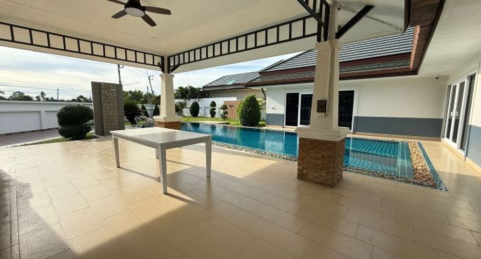 For sale 4 bedrooms villa in Huay Yai, Pattaya