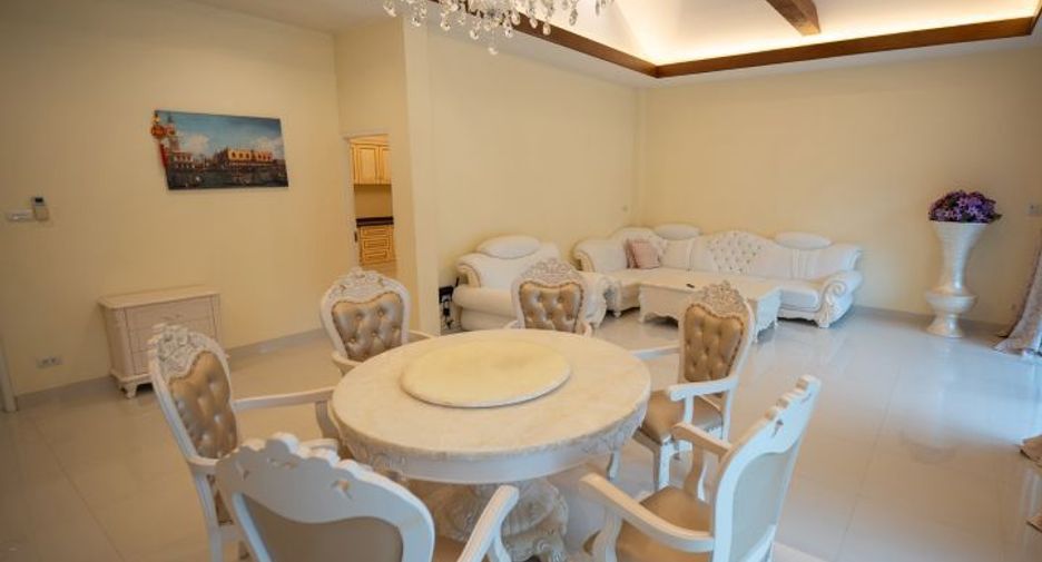 For sale 3 bedrooms villa in Huay Yai, Pattaya