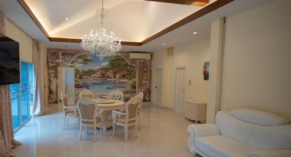 For sale 3 bedrooms villa in Huay Yai, Pattaya