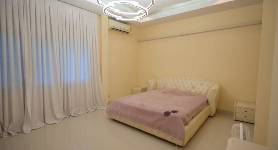 For sale 3 bedrooms villa in Huay Yai, Pattaya