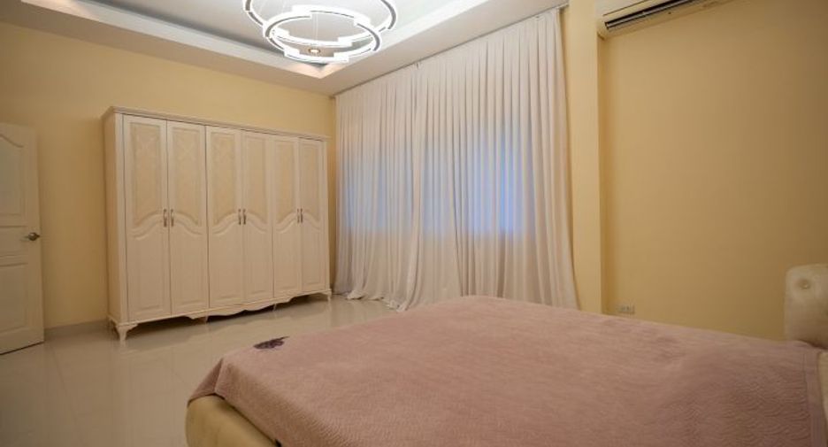 For sale 3 bedrooms villa in Huay Yai, Pattaya
