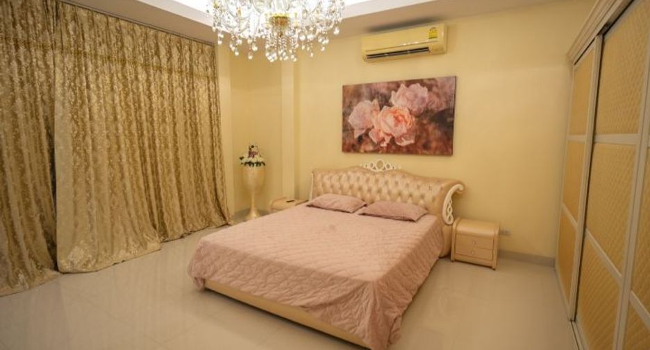 For sale 3 bedrooms villa in Huay Yai, Pattaya