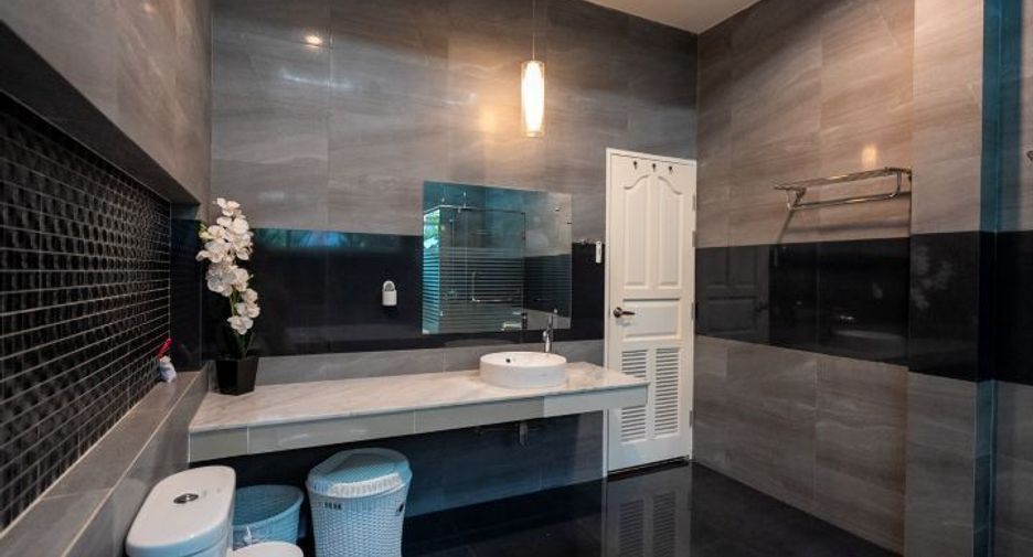 For sale 3 bedrooms villa in Huay Yai, Pattaya