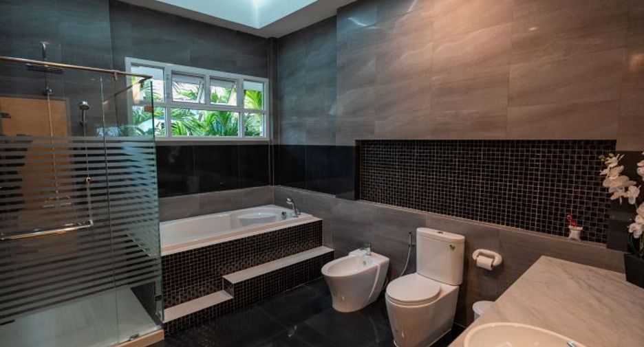 For sale 3 bedrooms villa in Huay Yai, Pattaya