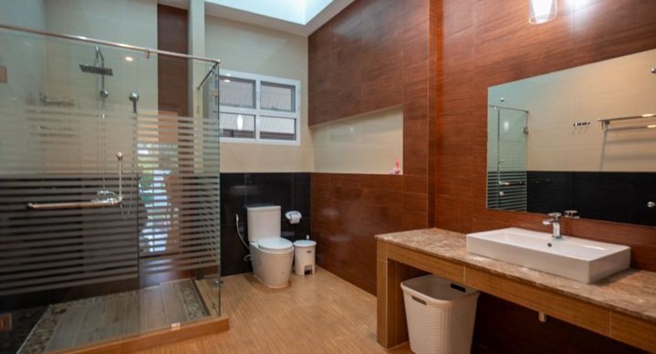 For sale 3 bedrooms villa in Huay Yai, Pattaya