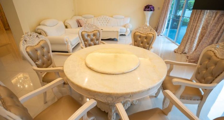 For sale 3 bedrooms villa in Huay Yai, Pattaya