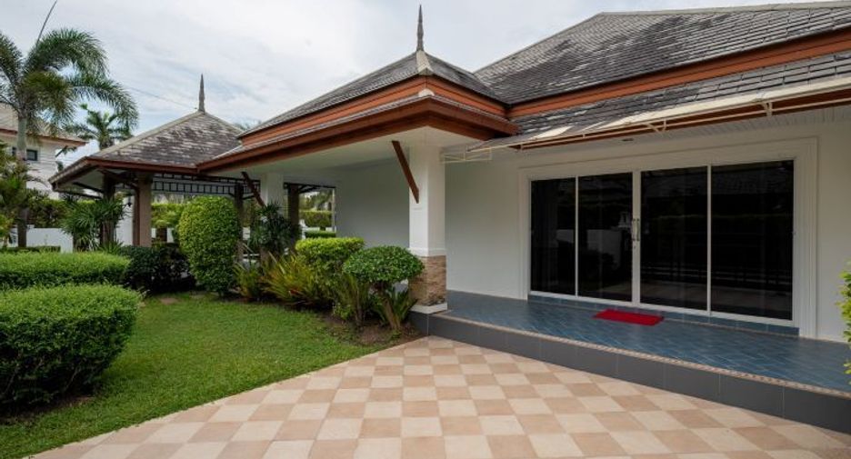 For sale 3 bedrooms villa in Huay Yai, Pattaya