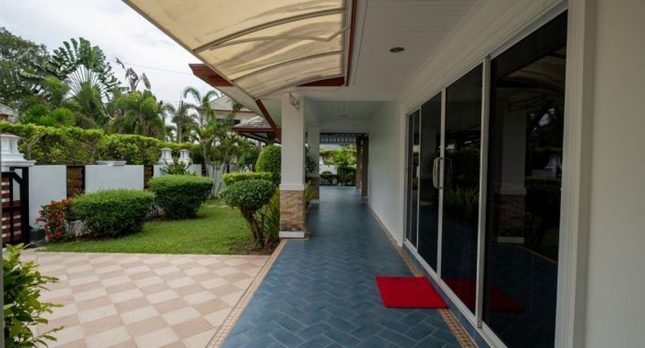 For sale 3 bedrooms villa in Huay Yai, Pattaya