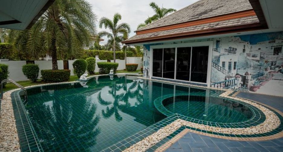 For sale 3 bedrooms villa in Huay Yai, Pattaya