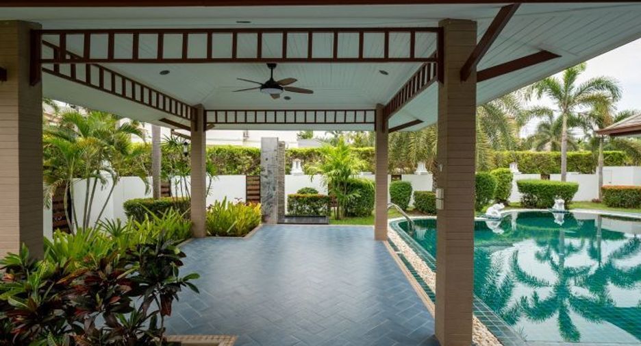 For sale 3 bedrooms villa in Huay Yai, Pattaya