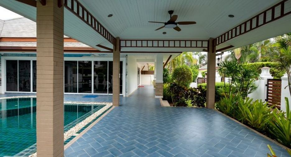 For sale 3 bedrooms villa in Huay Yai, Pattaya