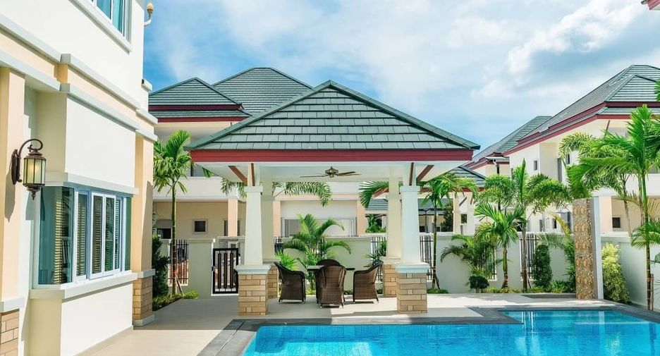 For sale 5 bedrooms villa in Huay Yai, Pattaya
