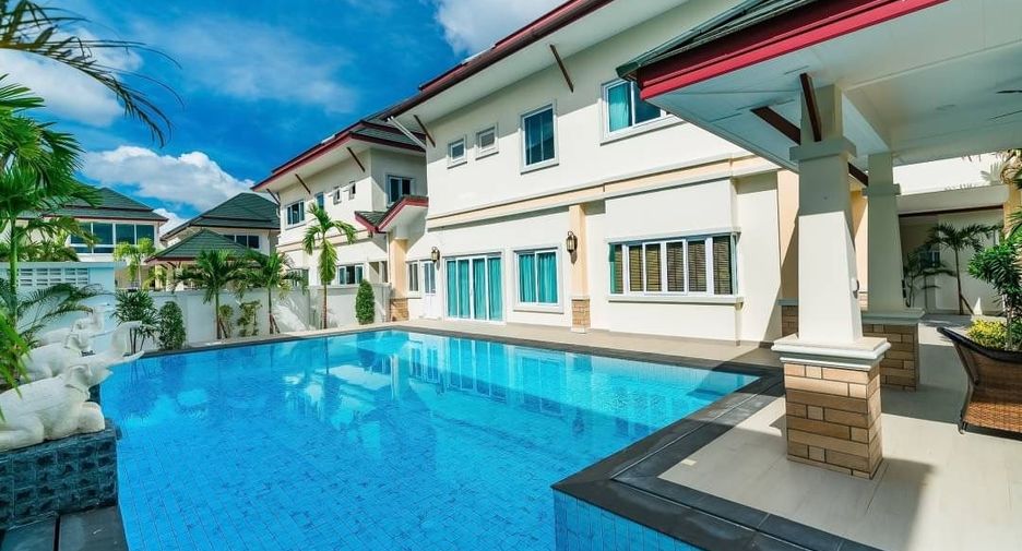 For sale 5 bedrooms villa in Huay Yai, Pattaya