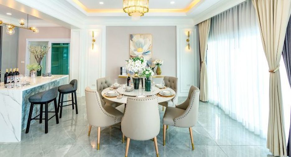 For sale 5 bedrooms villa in Huay Yai, Pattaya