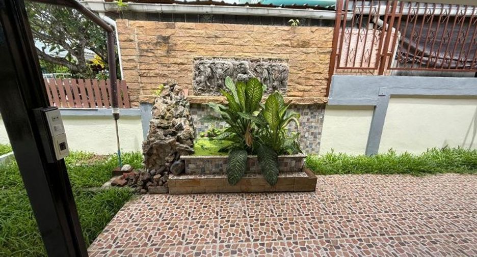 For sale 4 bedrooms villa in Huay Yai, Pattaya