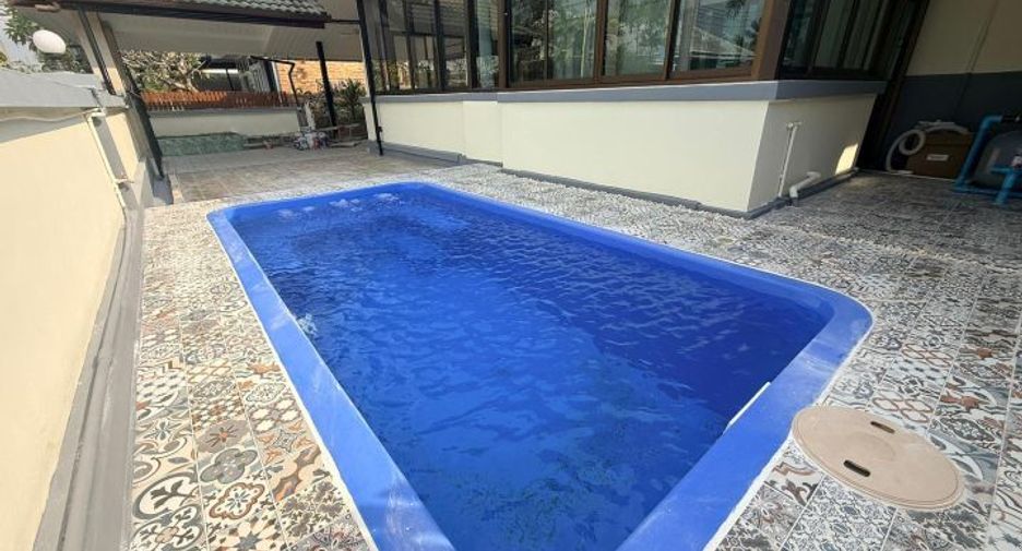 For sale 4 bedrooms villa in Huay Yai, Pattaya