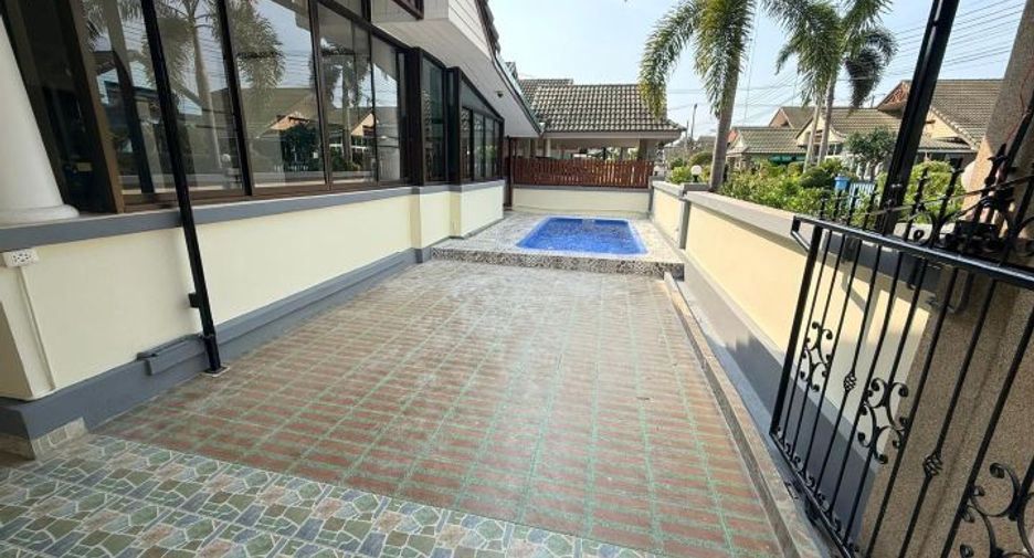 For sale 4 bedrooms villa in Huay Yai, Pattaya