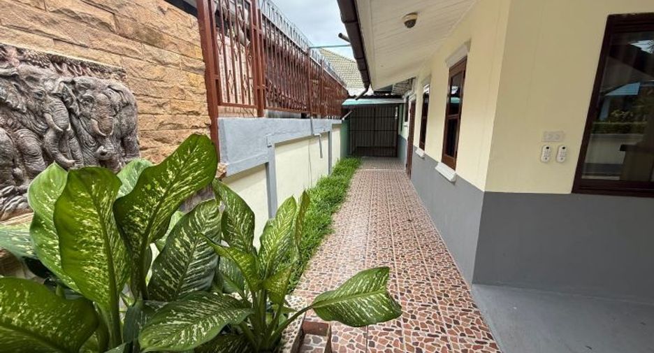 For sale 4 bedrooms villa in Huay Yai, Pattaya