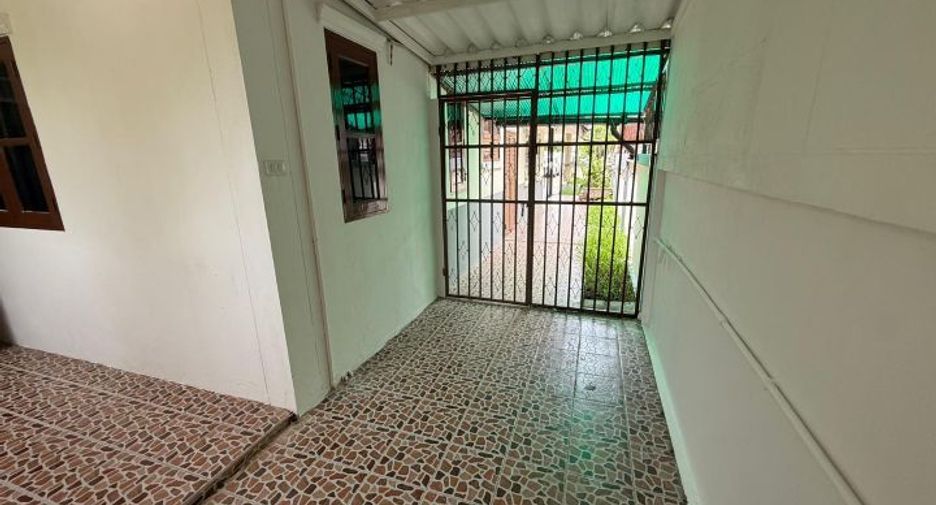 For sale 4 bedrooms villa in Huay Yai, Pattaya