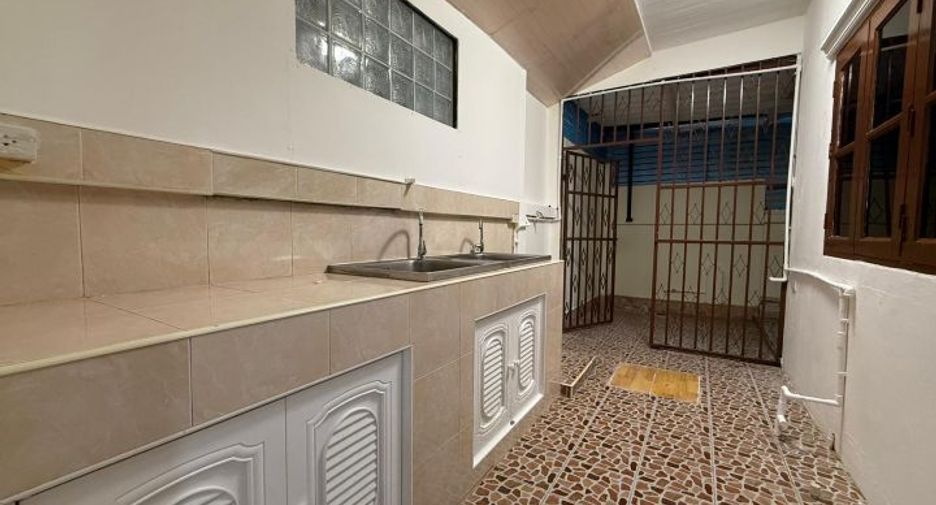 For sale 4 bedrooms villa in Huay Yai, Pattaya