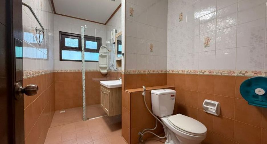 For sale 4 bedrooms villa in Huay Yai, Pattaya