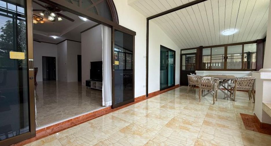For sale 4 bedrooms villa in Huay Yai, Pattaya