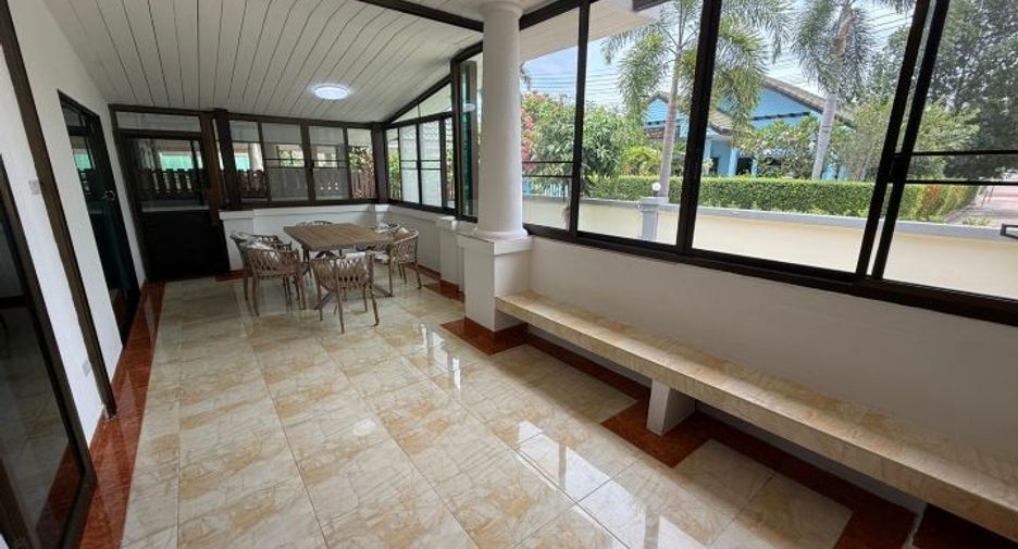 For sale 4 bedrooms villa in Huay Yai, Pattaya