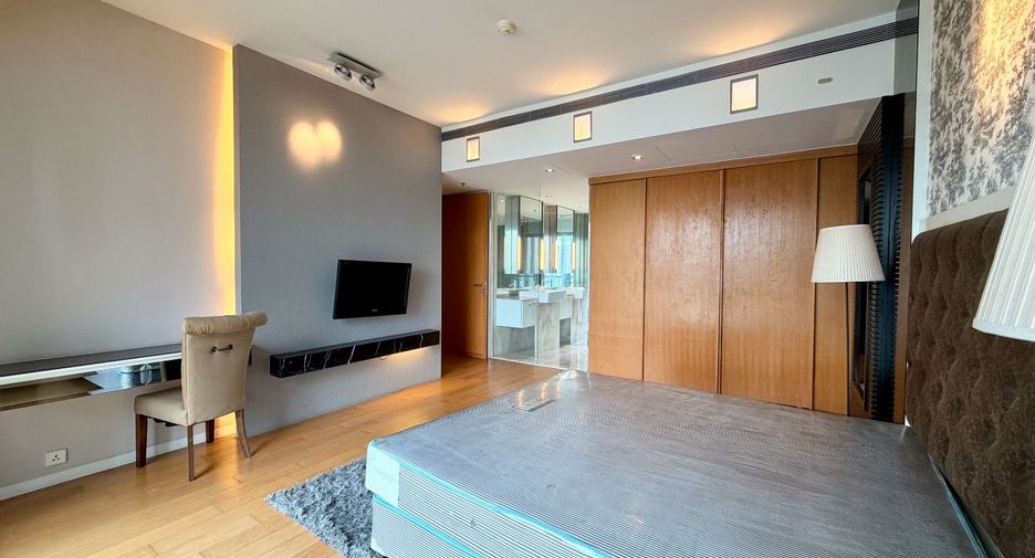 For sale 3 bedrooms condo in Sathon, Bangkok