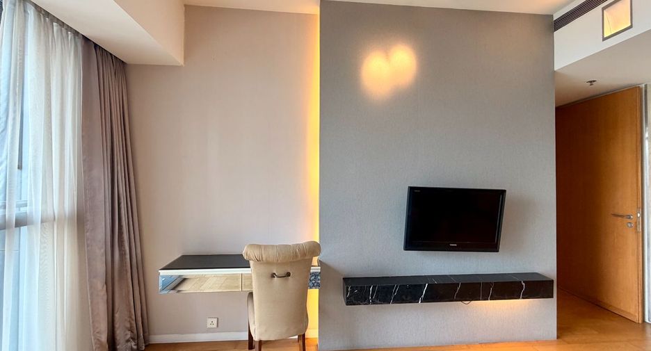 For sale 3 bedrooms condo in Sathon, Bangkok