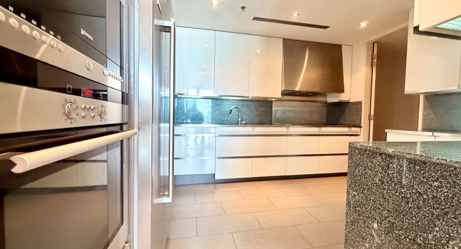 For sale 3 bedrooms condo in Sathon, Bangkok