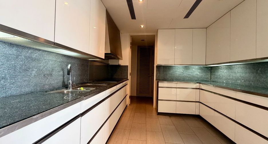 For sale 3 bedrooms condo in Sathon, Bangkok