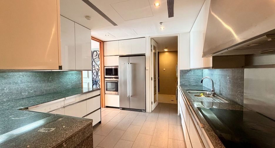 For sale 3 bedrooms condo in Sathon, Bangkok