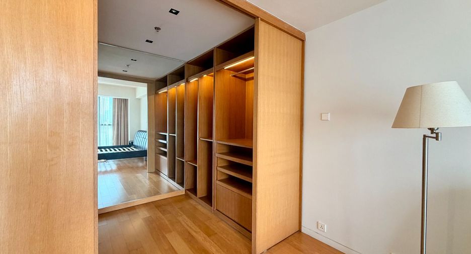 For sale 3 bedrooms condo in Sathon, Bangkok