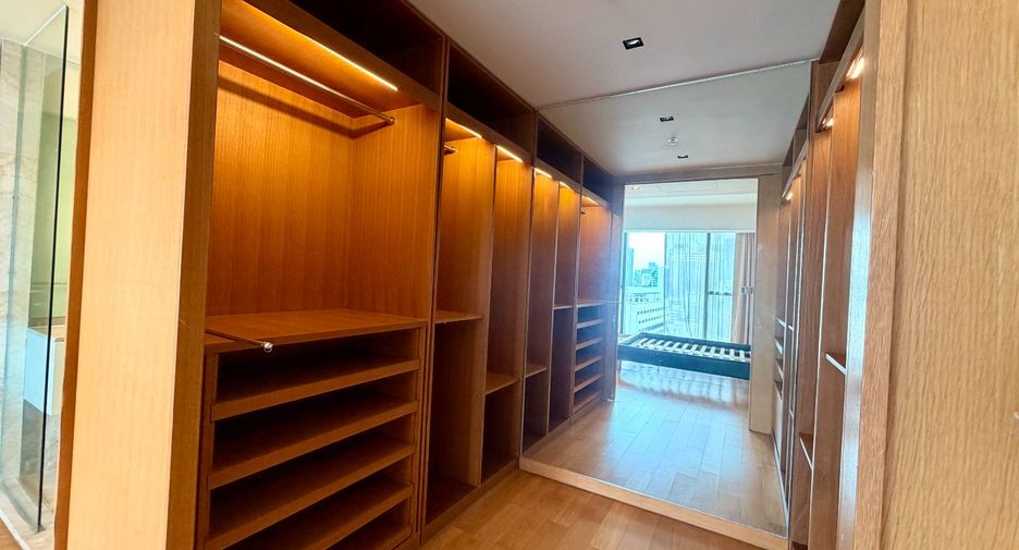 For sale 3 bedrooms condo in Sathon, Bangkok