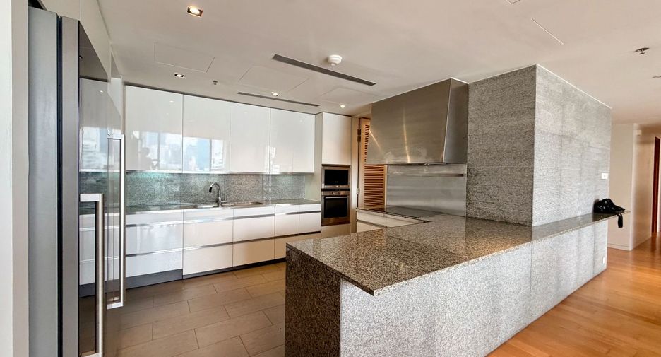 For sale 3 bedrooms condo in Sathon, Bangkok