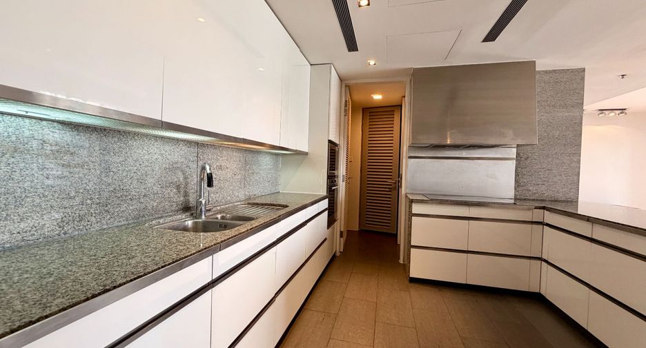For sale 3 bedrooms condo in Sathon, Bangkok