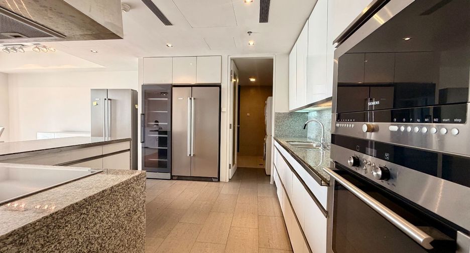 For sale 3 bedrooms condo in Sathon, Bangkok