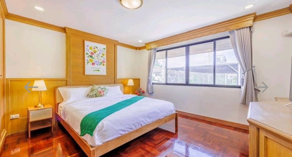 For rent 5 bedrooms house in Phra Khanong, Bangkok