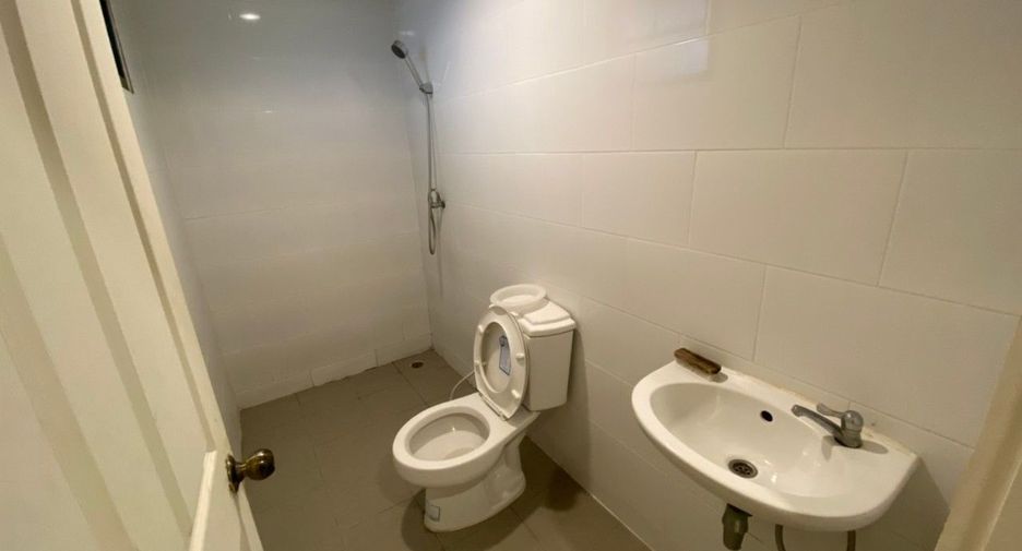 For rent 4 bedrooms townhouse in Khlong Toei, Bangkok